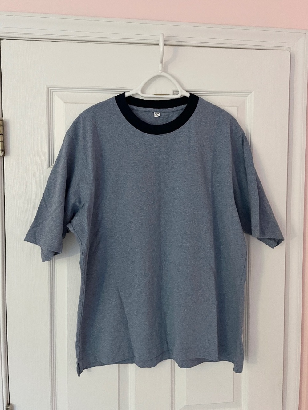 Uniqlo Men's Blue T Shirt